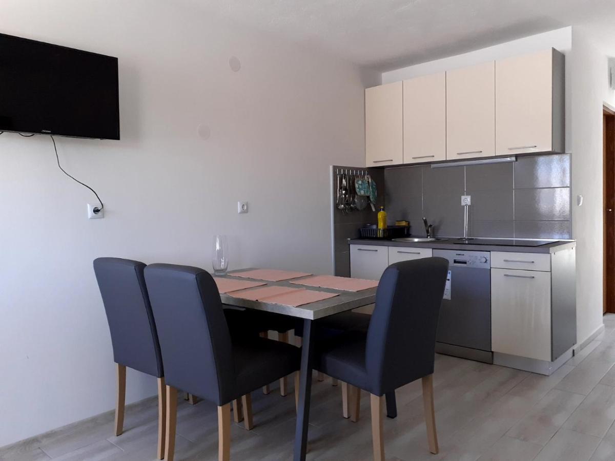 Apartmani Grumf Gornji Karin Exterior foto